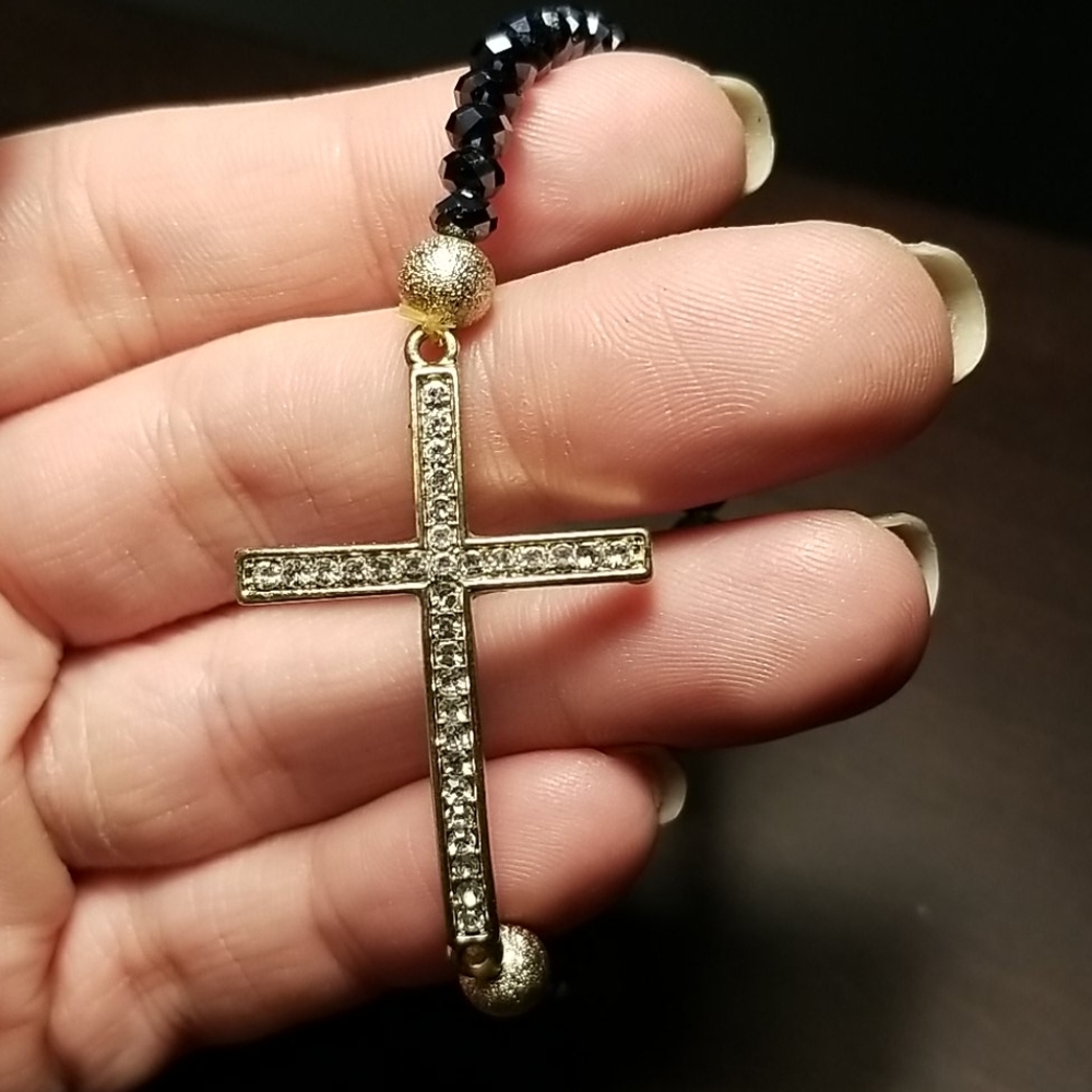Gold cross stretchy bead bracelet